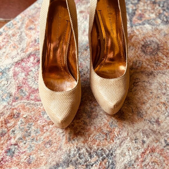BCBG Generation Beige Snakeskin Textured Platform Pumps – Size 7 (EU 37) – NWOT - Picture 3 of 9